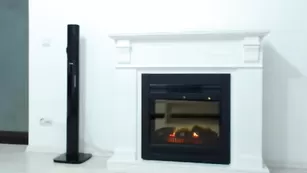 Пылкая шлюшка Squirtbetty расставляет ножки и дрочит пизду