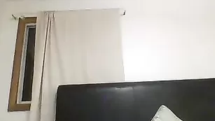 Пышная самка в очках Dominodark011 трахает анус