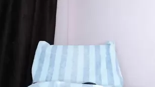 Очаровательная пассия Xmakersx смачно теребит киску