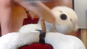 Стерва с упругой попкой Elisadeathnaked прыгает на страпоне