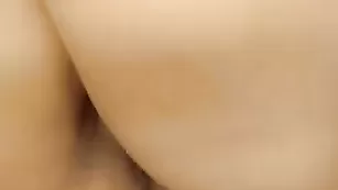 Замечательная самка Sapphiresquirt ласкает половые губки