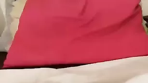 Замечательная самка Sapphiresquirt ласкает половые губки