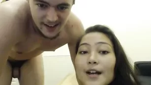 Симпатичная пассия joeyandlily занимается с парнем ласками