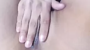 Грудастая латинка Tata_Latina смачно мастурбирует пизду