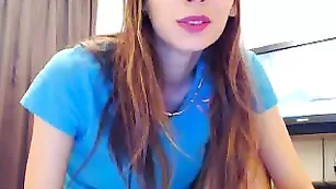 Темноволосая детка Sweetblondish жестко долбит пизду