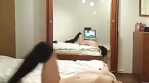 Сексуальная цыпочка Cougar_Fiona ласкает интимные места