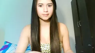 Импозантная малая Foxy__love1 позирует перед камерой