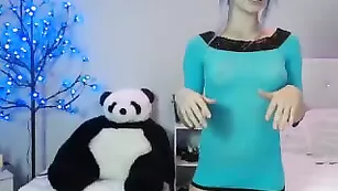 Смазливая цыпочка Skylaranddanny мастурбирует анал