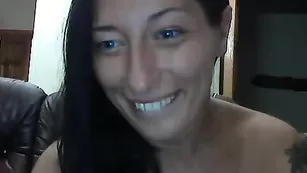 Шальная леди Xsnowbunnyx дрочит пизду и кончает