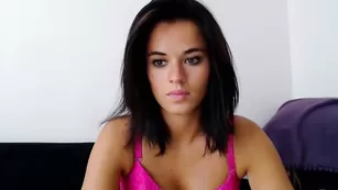 Сексуальная кобыла Morgane88 яро трахает попку