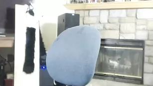 Очаровательная соска Easygoing1 трахает киску секс игрушкой