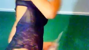 Кокетливая шмара Dandignastay вертит шикарной попой