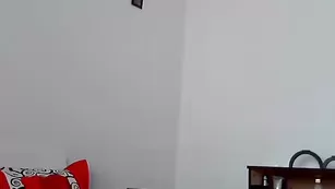 Пикантная барышня Xxxwildcatxxx обнажает крупные сиськи