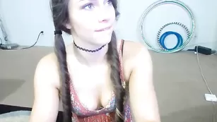 Смазливая брюнетка Chroniclove болтает во фри чате