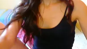 Изумительная телка Alullaby мастурбирует пилотку