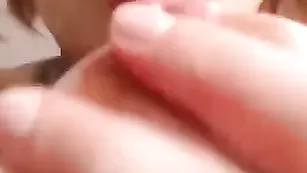 Цыпочка в чулках Janagarcia смачно долбит анус