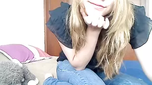 Озорная курва Sexyaliceskay танцует стриптиз