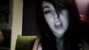 Симпатичные бабы Xxxn3rdgirlxxx ласкают бритые киски