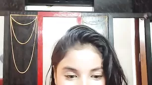 Ажурная пассия sofiasexhot мастурбирует бритую киску