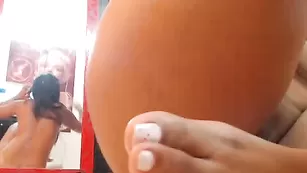 Ажурная пассия sofiasexhot мастурбирует бритую киску