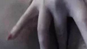 Симпатичная куколка Sexylphillips возбуждает пышными формами