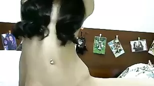 Черноволосая красотка Sexy__babyface обнажает сексуальное тело