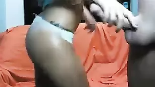 Милая цыпочка сосет хуй и трахается в пизду