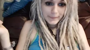 Светловолосая краля Salacia710 смачно трахает анус и вагину