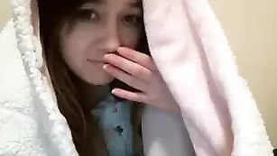 Импозантная куколка Chechur шалит во фри чате