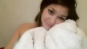 Импозантная куколка Chechur шалит во фри чате