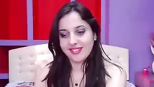 Потаскушка в чулках Xsallomex мастурбирует бритую киску