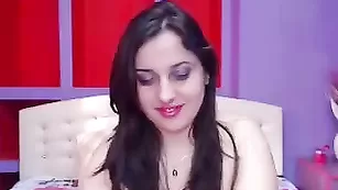 Потаскушка в чулках Xsallomex мастурбирует бритую киску