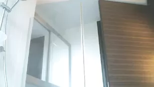 Кудрявая латиночка Mariexo ласкает красивые сиськи