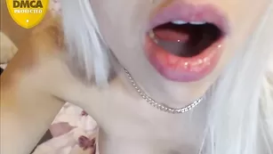 Обворожительна сучка -vika- трахает оба отверстия