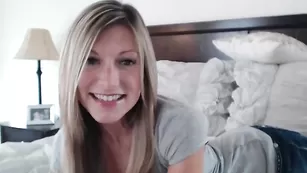 Светловолосая крошка Reeceryan общается с поклонниками