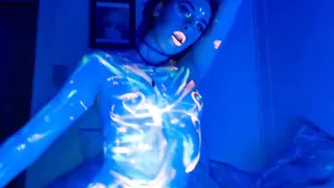 Разрисованная пассия Audrey занимается похотливыми ласками