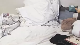 Соблазнительная краля Tidecallernami жарко дрочит вагину