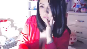 Очаровательная соска Hollycute показывает сексуальные ножки