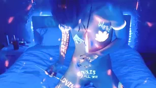 Строптивая пассия Kati3kat страстно мастурбирует пизду