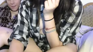 Захватывающая худышка Babyblues00 мастурбирует вагину