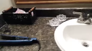 Шальная куколка Bonniebruise принимает ванну