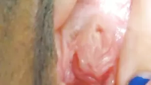 Порочная стерва RaisaWetsX жестко растягивает пизду