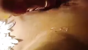 Похотливая дамочка Empressalace трахает анал фаллосом