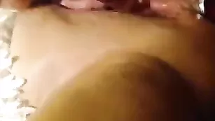 Похотливая дамочка Empressalace трахает анал фаллосом