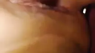 Похотливая дамочка Empressalace трахает анал фаллосом