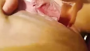 Похотливая дамочка Empressalace трахает анал фаллосом