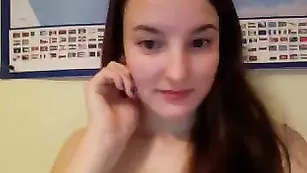 Молодая стерва Missmay2 показывает голенькое тело