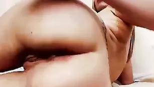 Милая пассия Alisaloveee сует пальцы в анал