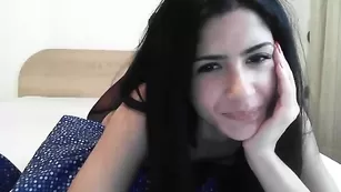 Черноволосая бабенка Sashablacky мило общается в чате