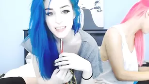Яркие потаскушки Kati3kat мастурбируют перед камерой